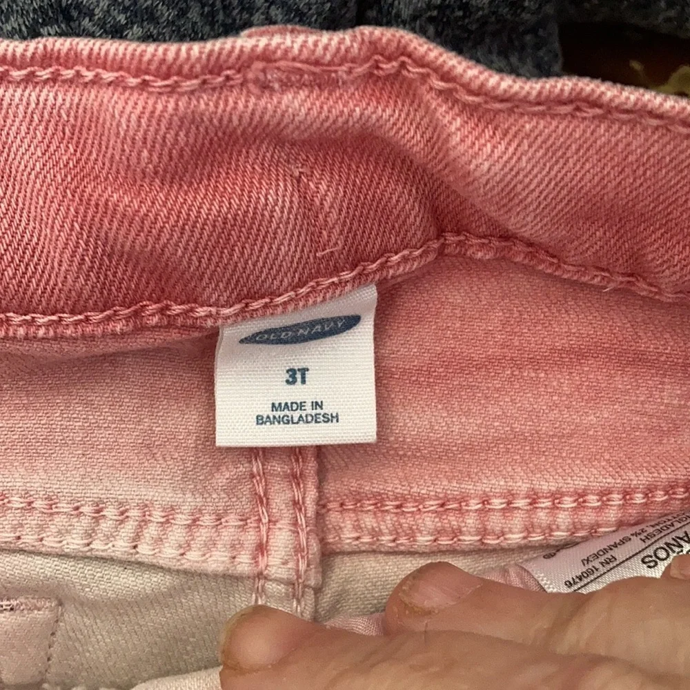 FINAL MARKDOWN Girls’ Old Navy Dip-Dyed shorts (3T)